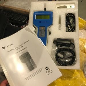 Handheld particle counter